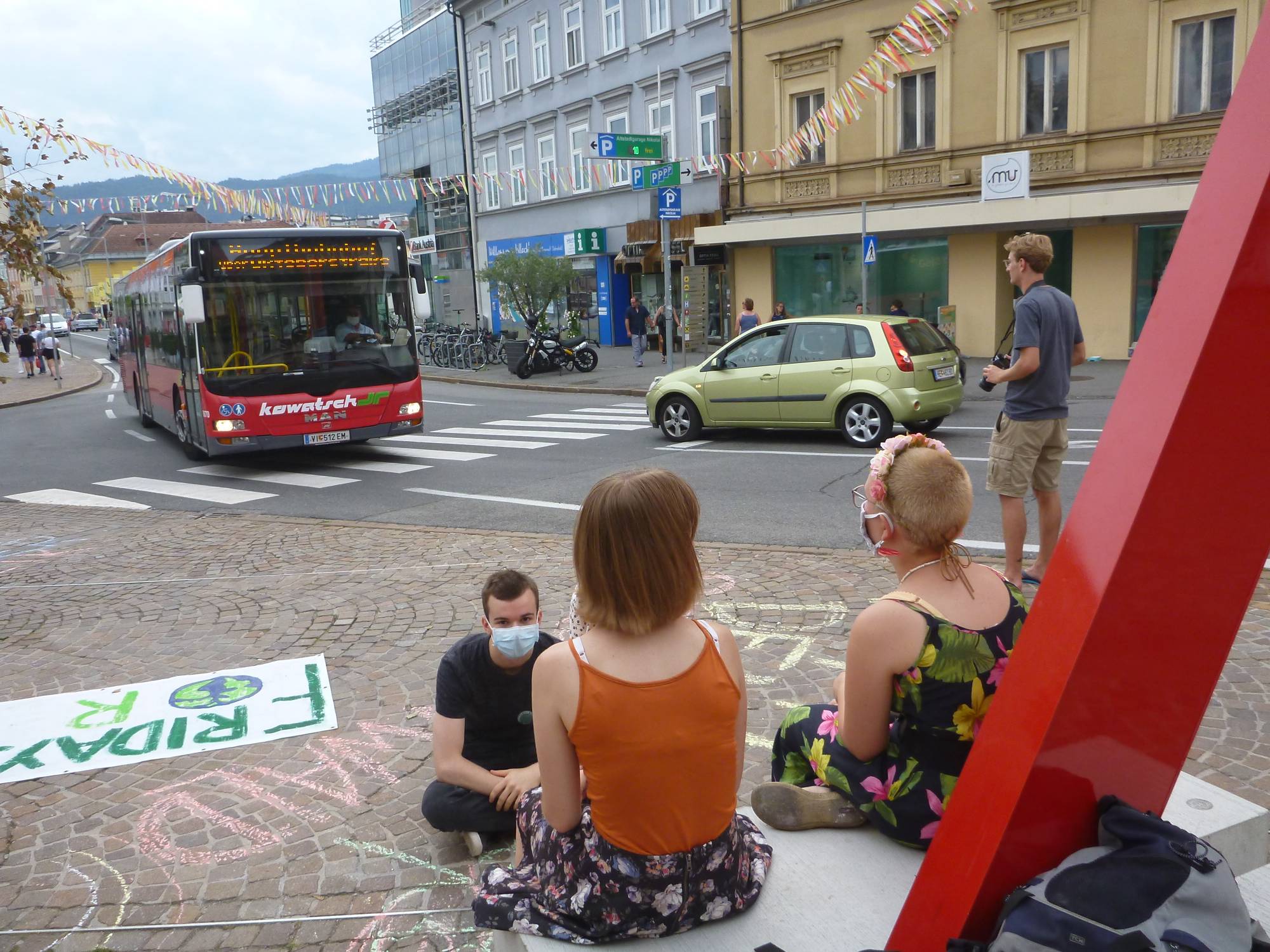 Fridays for Future on 2020-08-28 für den Amazonas, Villach, Nikolaiplatz, Photo #14