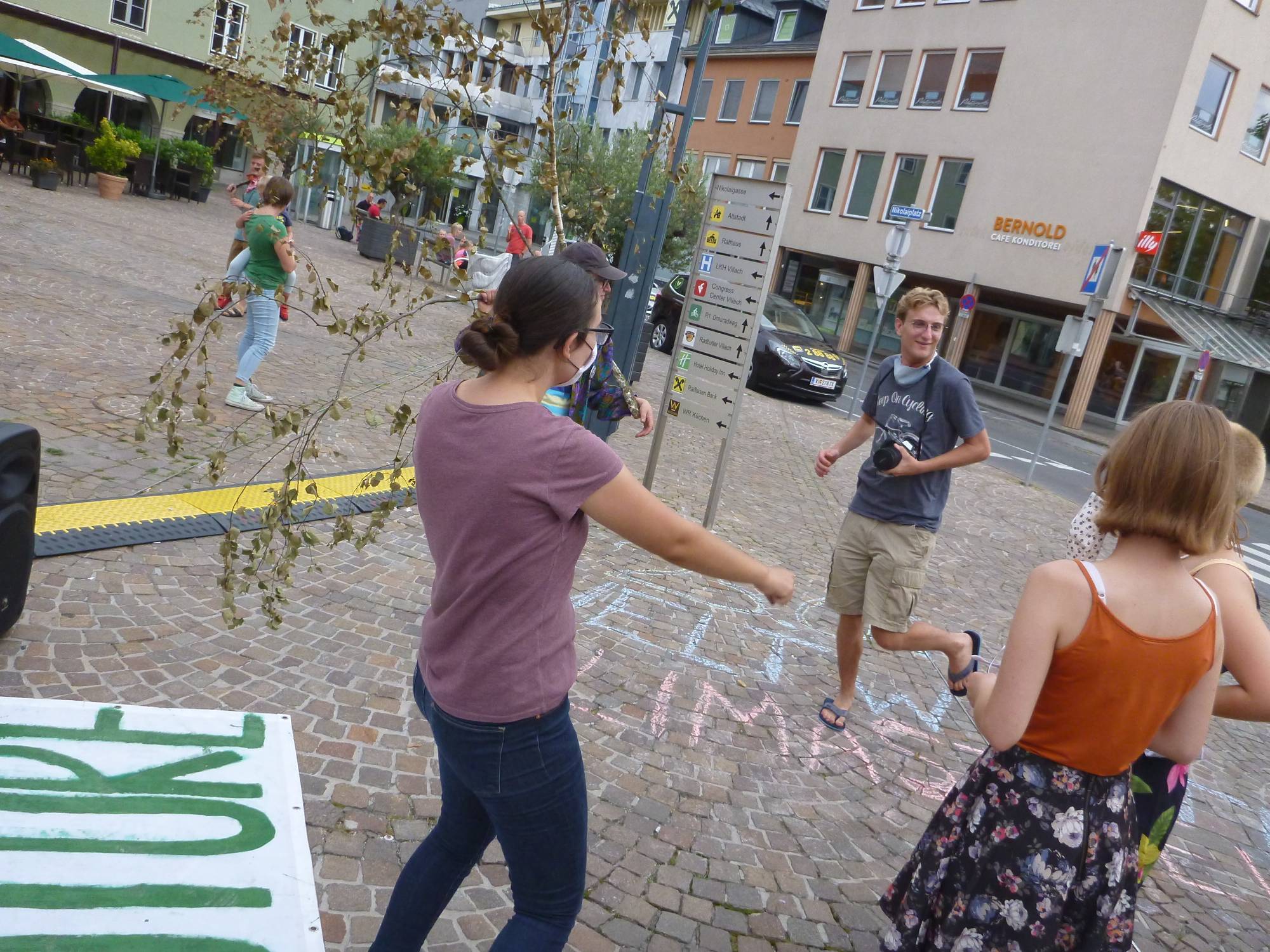 Fridays for Future on 2020-08-28 für den Amazonas, Villach, Nikolaiplatz, Photo #21