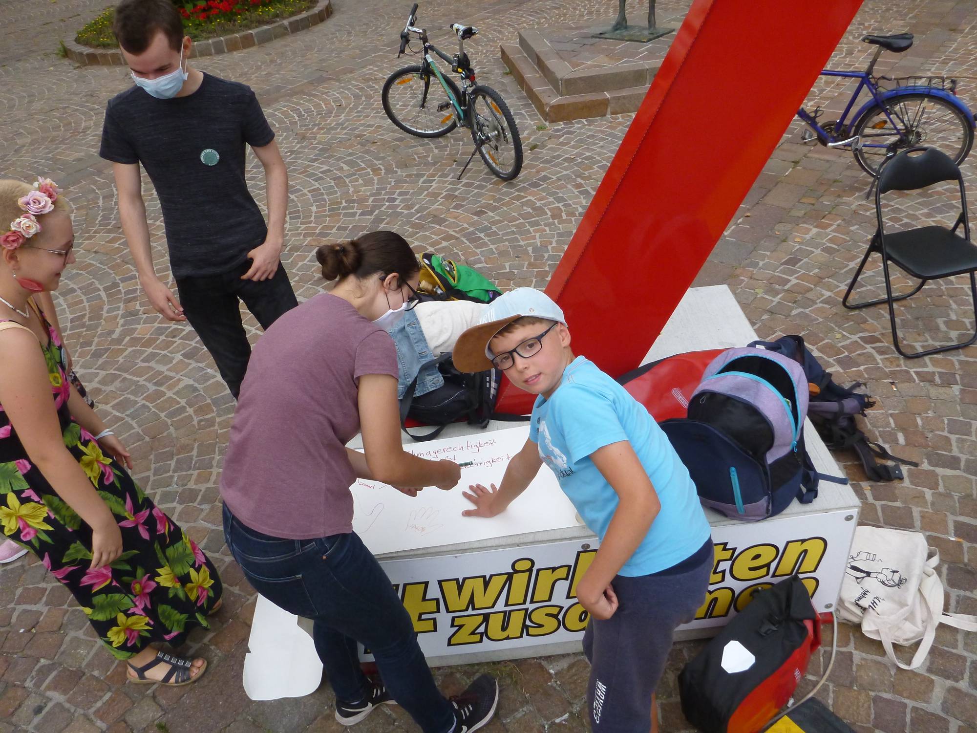 Fridays for Future on 2020-08-28 für den Amazonas, Villach, Nikolaiplatz, Photo #25